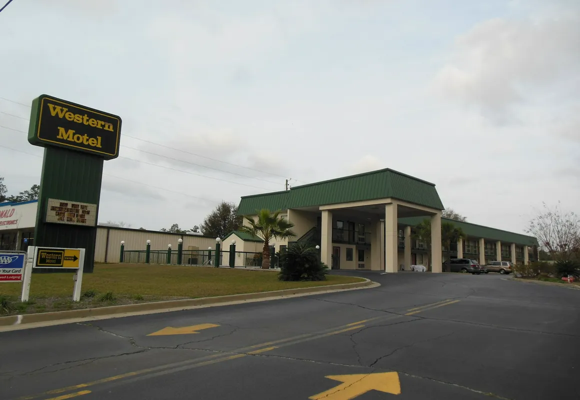 Western Motel hotel hero