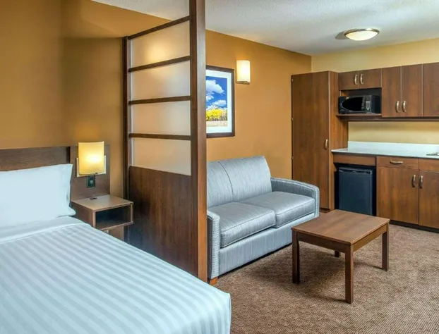 Microtel Inn & Suites by Wyndham Red Deer hotel detail image 4