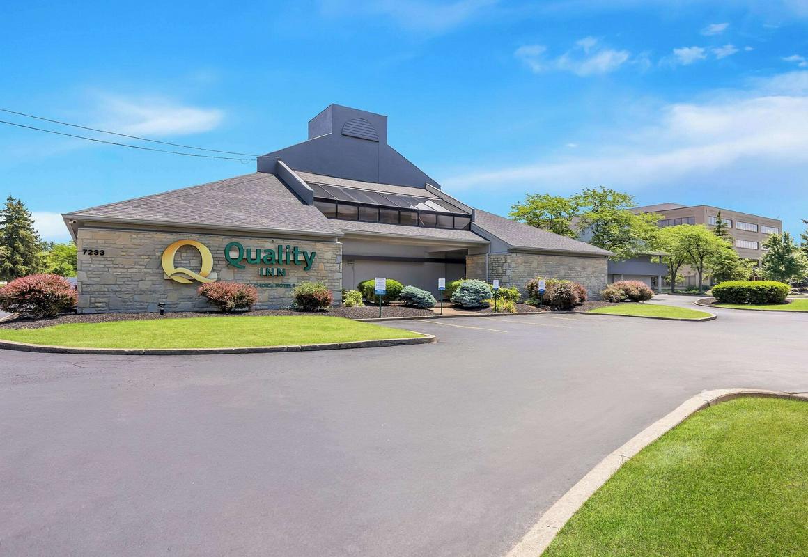 Quality Inn Cleveland Airport hotel hero