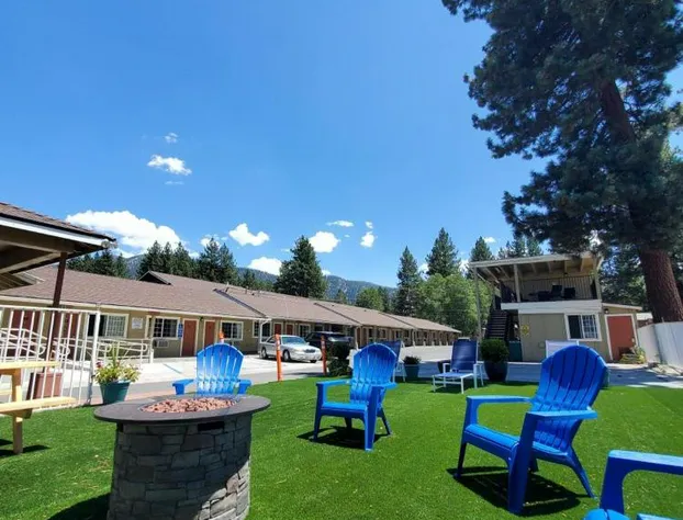 Bluebird Day Inn & Suites hotel detail image 1