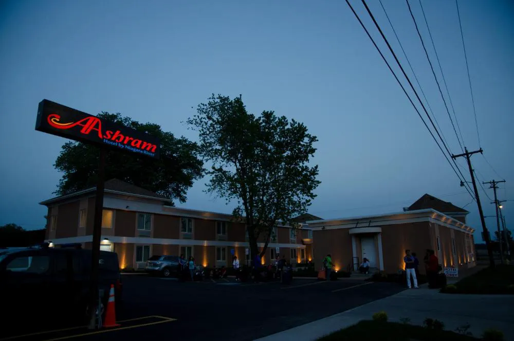 AAshram Hotel by Niagara River hotel hero