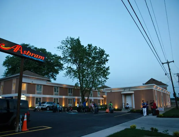 AAshram Hotel by Niagara River hotel detail image 1