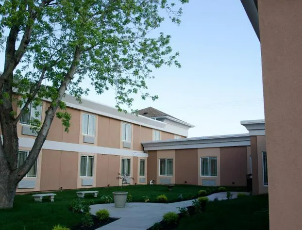 AAshram Hotel by Niagara River hotel detail image 4