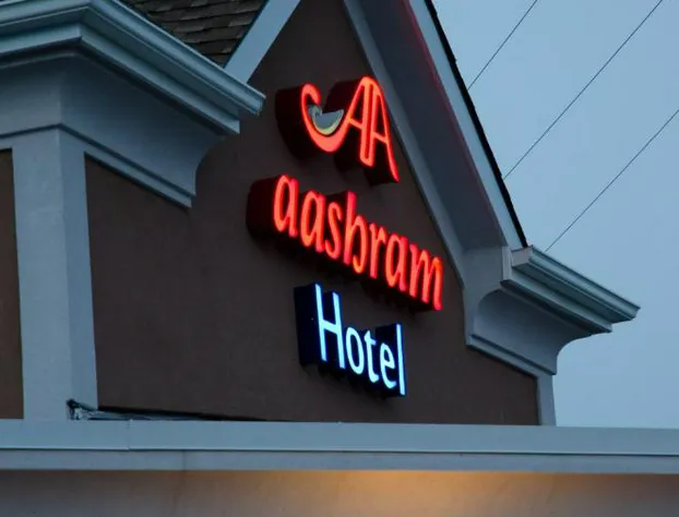 AAshram Hotel by Niagara River hotel detail image 2