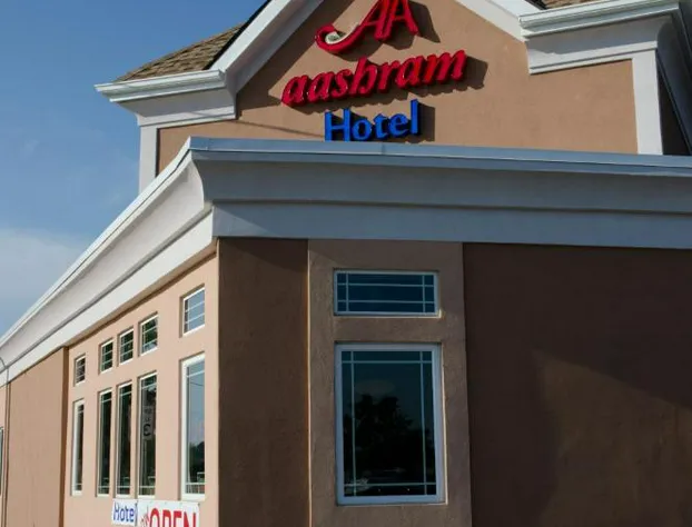 AAshram Hotel by Niagara River hotel detail image 3
