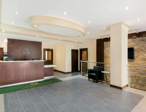 La Quinta Inn & Suites by Wyndham Oshawa hotel detail image 3