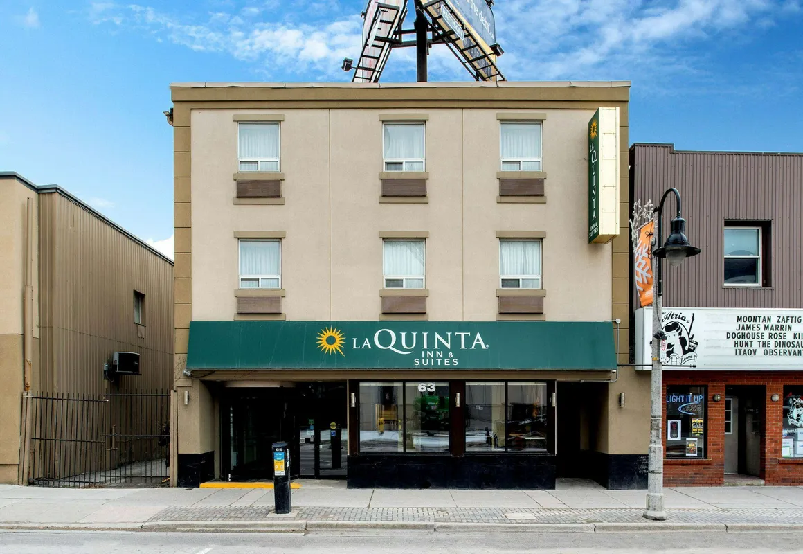 La Quinta Inn & Suites by Wyndham Oshawa hotel hero