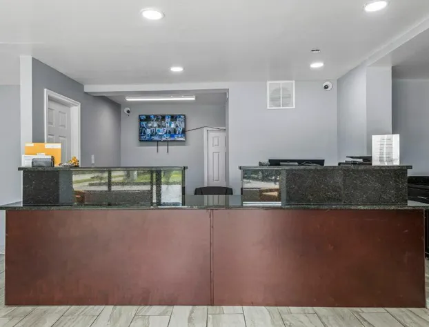 Super 8 by Wyndham Portsmouth - Norfolk hotel detail image 1