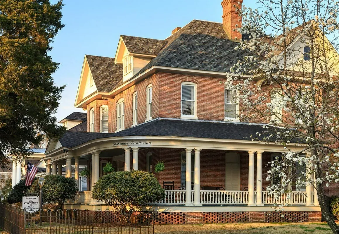 Inner Banks Inn hotel hero