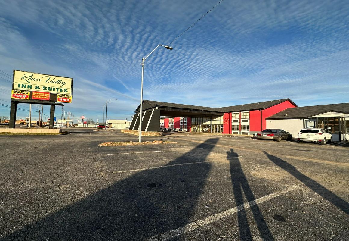 River Valley Inn and Suites By Belvilla hotel hero