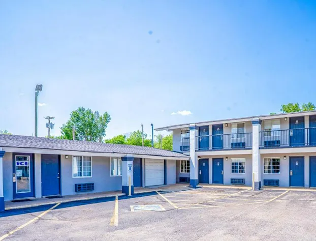 Deluxe Inn Miami, OK hotel detail image 1