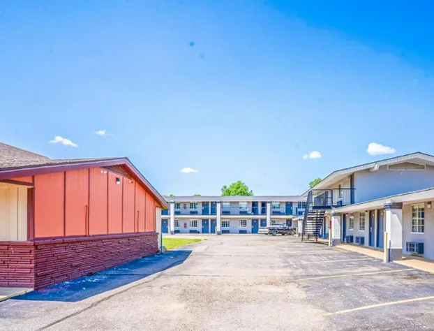 Deluxe Inn Miami, OK hotel detail image 3