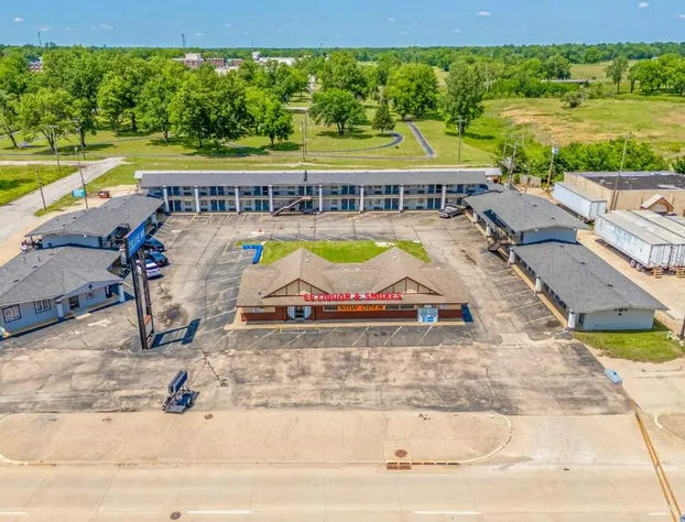 Deluxe Inn Miami, OK hotel detail image 4