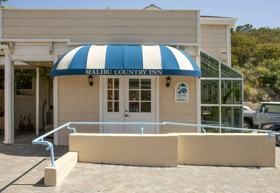 Malibu Country Inn hotel hero