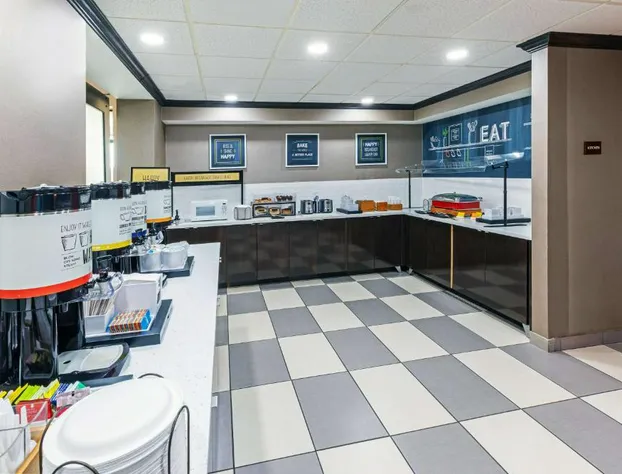 Hampton Inn & Suites Tulsa-Woodland Hills 71st-Memorial hotel detail image 3