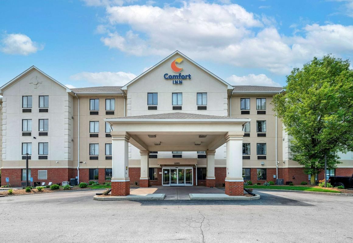 Comfort Inn East hotel hero