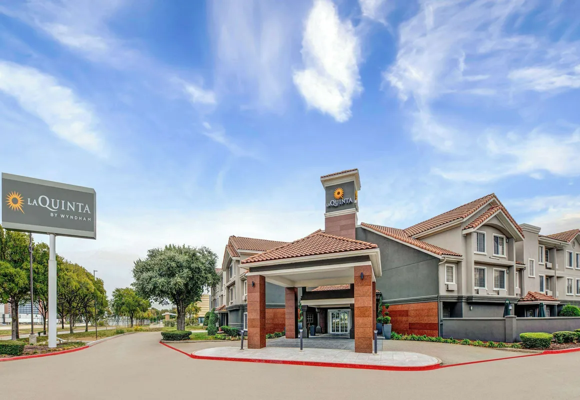 La Quinta Inn & Suites by Wyndham Dallas DFW Airport North hotel hero