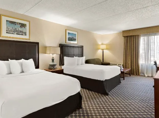 Hotel RL Cleveland Airport West hotel detail image 4