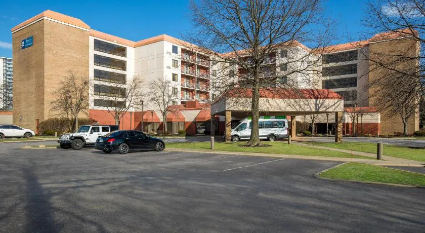 Hotel RL Cleveland Airport West hotel hero