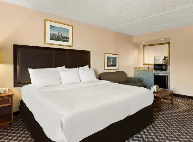 Hotel RL Cleveland Airport West hotel detail image 3
