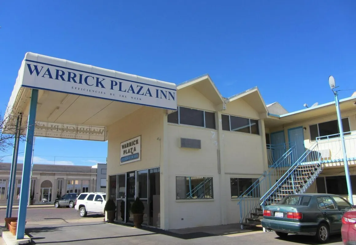 Warrick Plaza Inn hotel hero