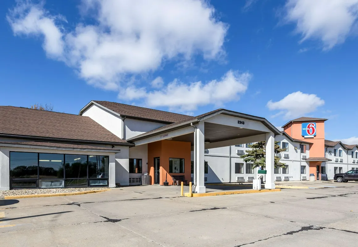 Motel 6 Waterloo, IA hotel hero
