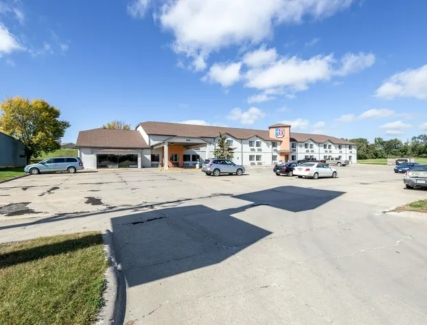 Motel 6 Waterloo, IA hotel detail image 1