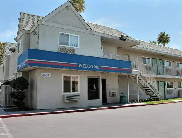 Motel 6 Bakersfield, CA - East hotel detail image 3