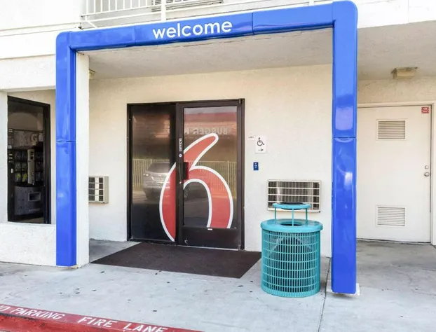 Motel 6 Bakersfield, CA - East hotel detail image 4