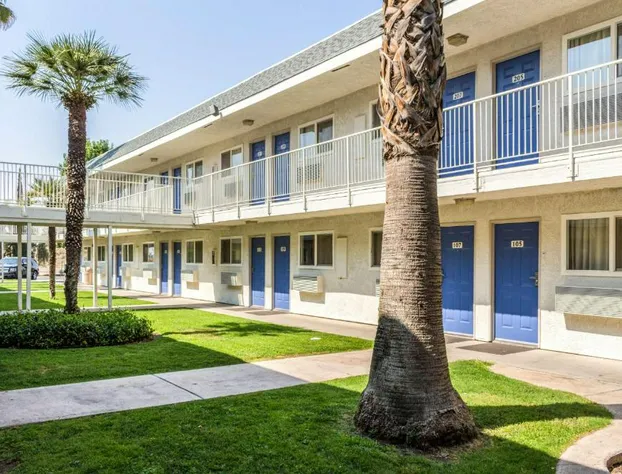 Motel 6 Bakersfield, CA - East hotel detail image 4