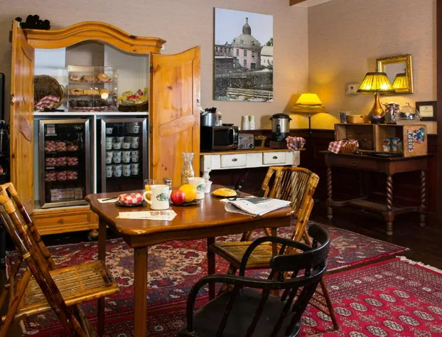 The Common Man Inn & Restaurant hotel detail image 1