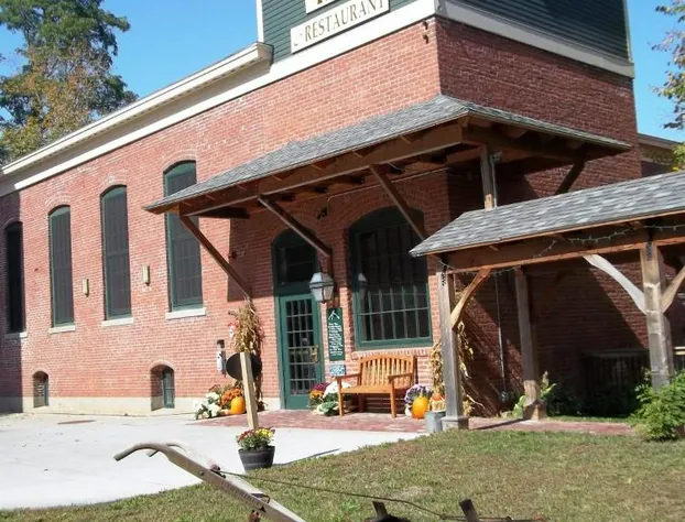 The Common Man Inn & Restaurant hotel detail image 1