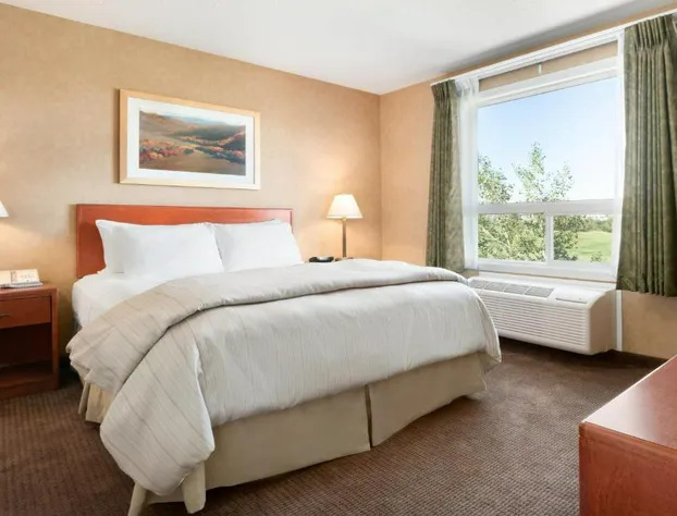 Days Inn & Suites by Wyndham Cochrane hotel detail image 4