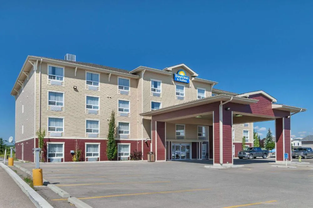 Days Inn & Suites by Wyndham Cochrane hotel hero