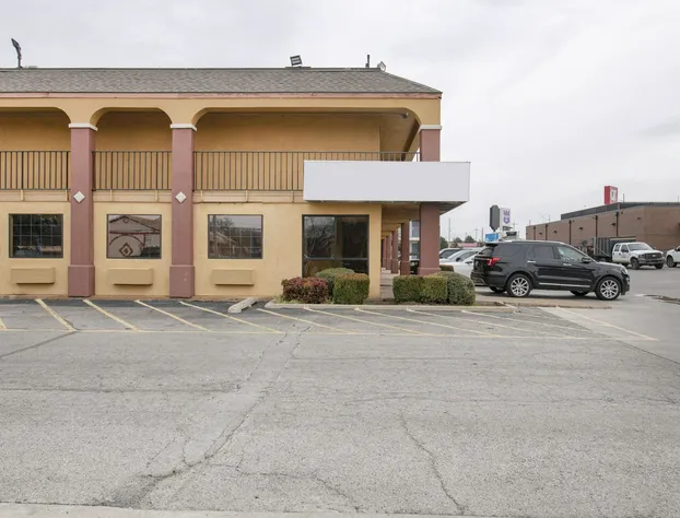 Tulsa OK I-44/Route 66 hotel detail image 3