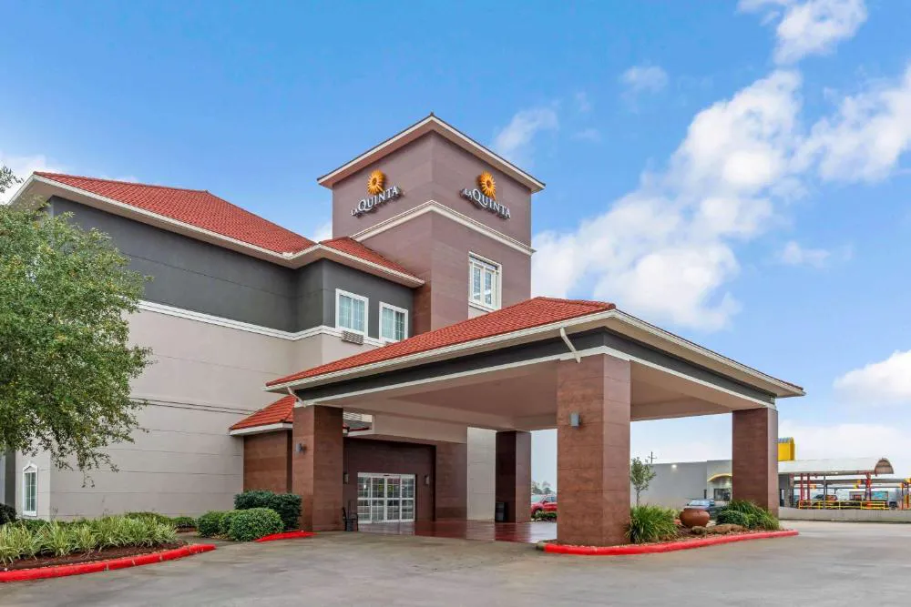 La Quinta Inn & Suites by Wyndham Orange hotel hero