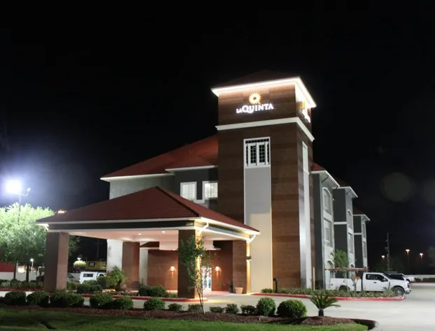 La Quinta Inn & Suites by Wyndham Orange hotel detail image 2