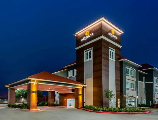 La Quinta Inn & Suites by Wyndham Orange hotel detail image 2