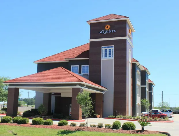 La Quinta Inn & Suites by Wyndham Orange hotel detail image 1