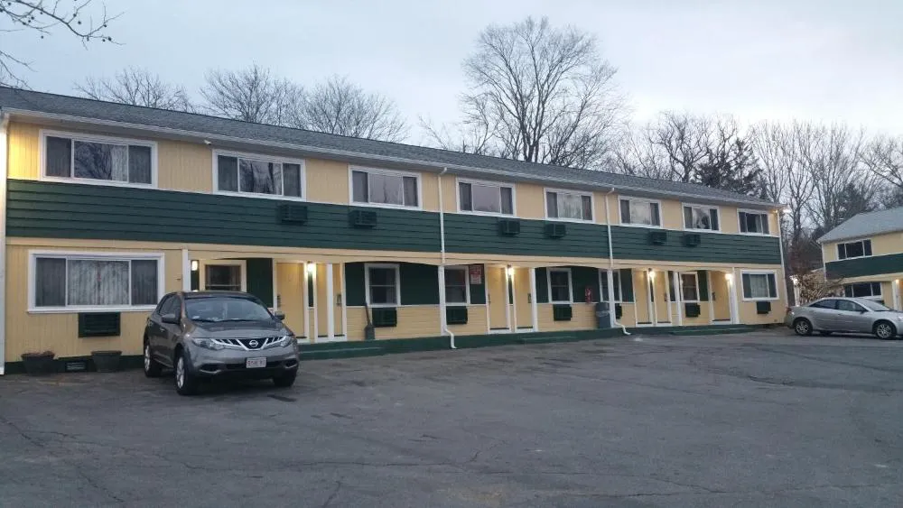 Dartmouth Motor Inn hotel hero
