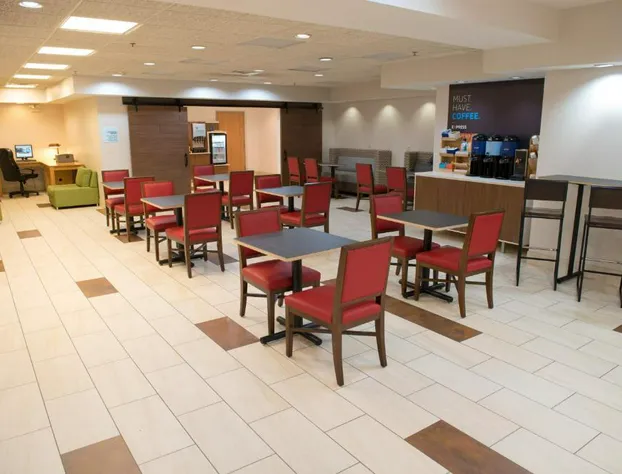 Holiday Inn Express & Suites Elkhart by IHG hotel detail image 4