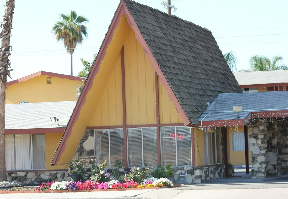 Cinderella Motel hotel hero