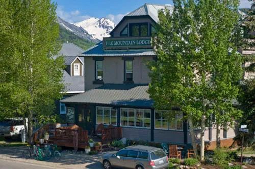 Elk Mountain Lodge hotel hero