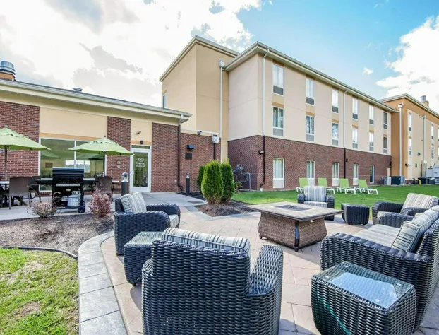 Comfort Suites Marietta - Parkersburg hotel detail image 1