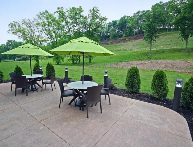 Comfort Suites Marietta - Parkersburg hotel detail image 1