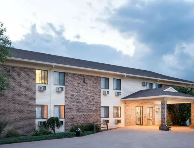 Super 8 by Wyndham Milbank SD hotel detail image 1