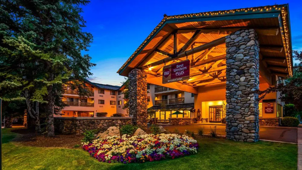 Best Western Plus Kentwood Lodge hotel hero