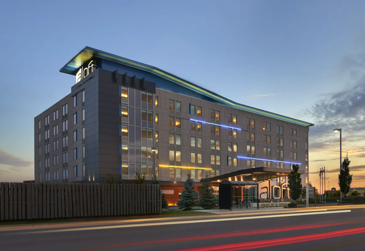 Aloft Vaughan Mills hotel hero