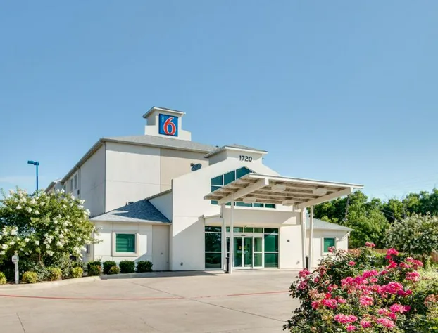 Motel 6 Cleburne, TX hotel detail image 1