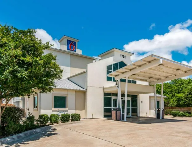 Motel 6 Cleburne, TX hotel detail image 2